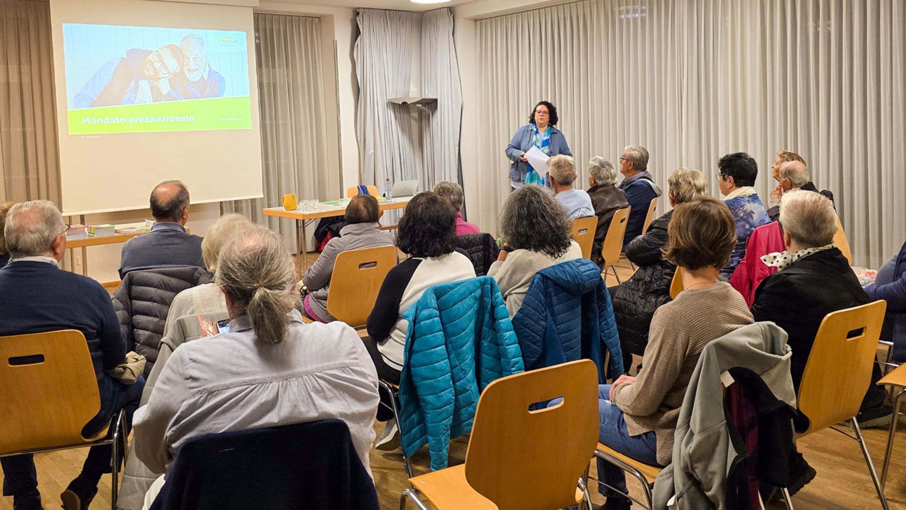 Einfach und verständlich: Antonietta Scottino erklärt auf Italienisch, was die Patientenverfügung ist und warum dieses Dokument wichtig ist.